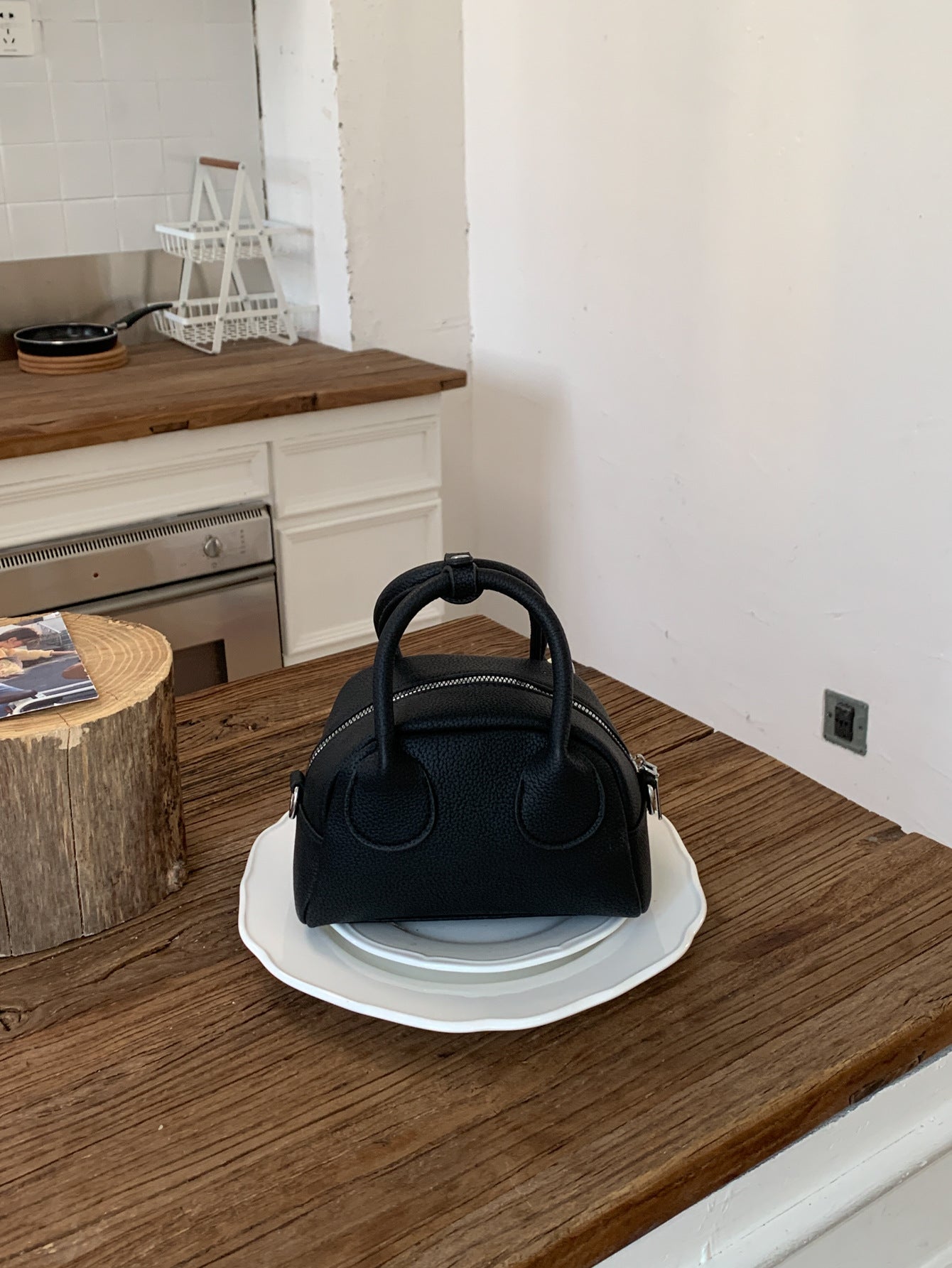 Women's Hand Holding Pillow Fashion Commuter Daily Women's Messenger Bag