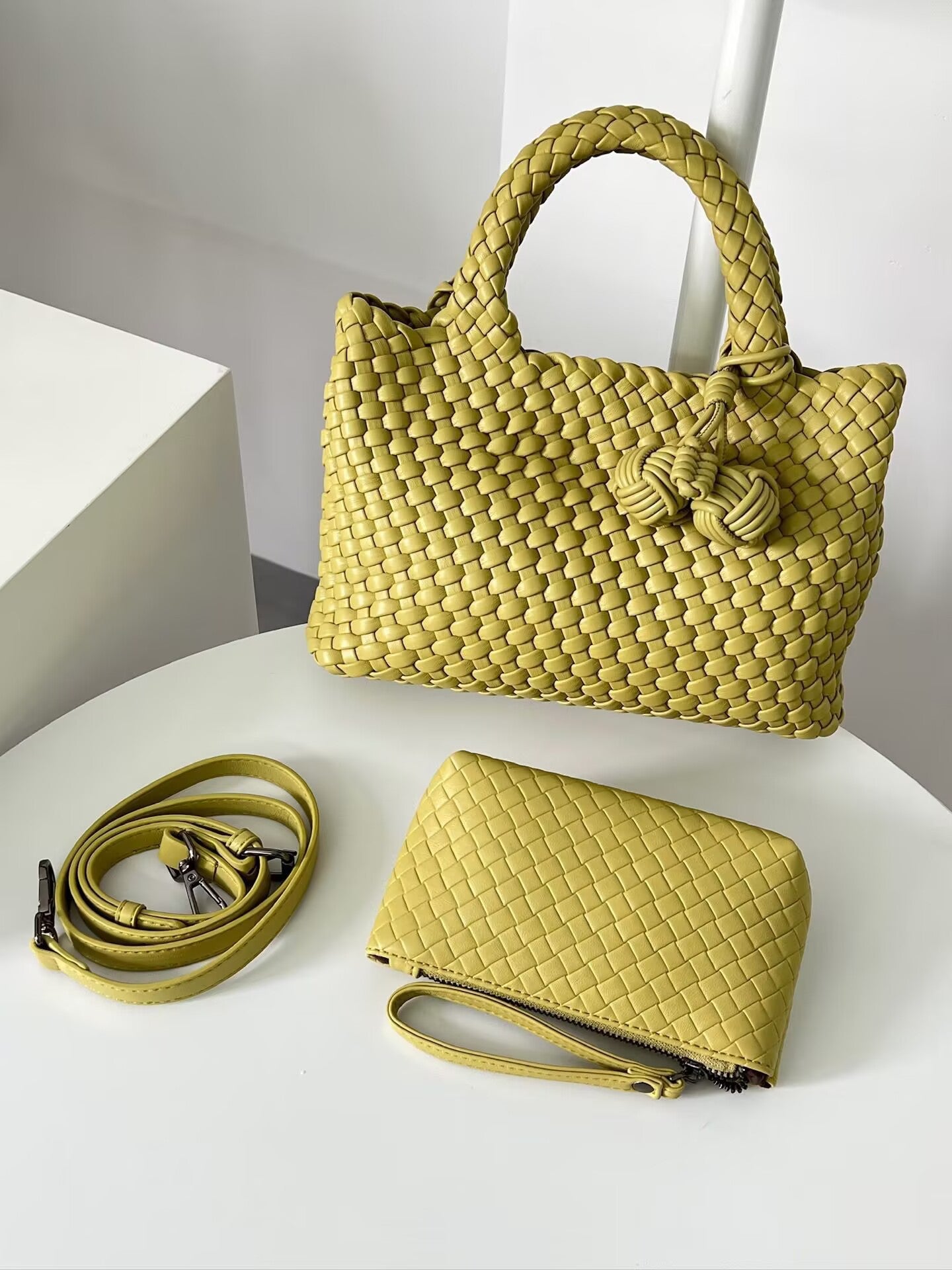 Women's Handmade Soft Leather Woven Unique Design Fashionable Women's Handbag