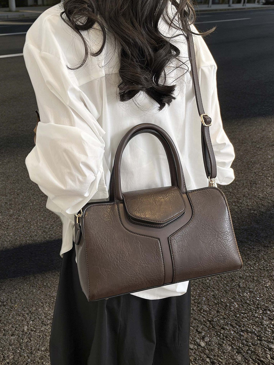 Women's Large Capacity Boston Retro Light Luxury Design Hand Holding Women's Messenger Bag