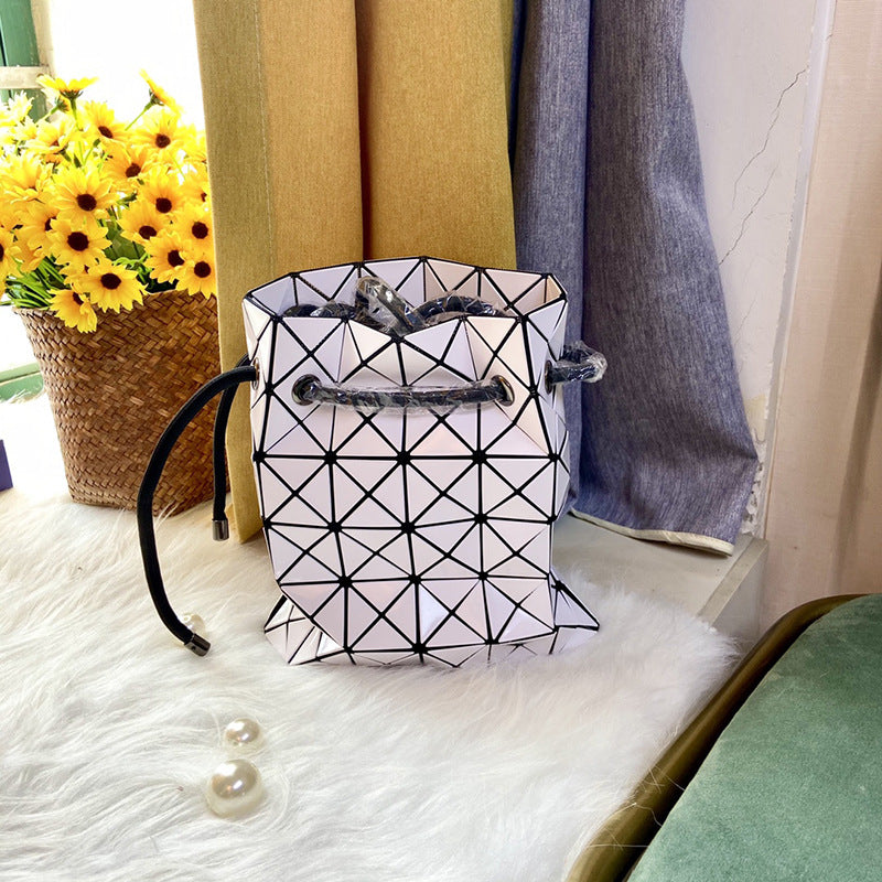 Women's Drawstring Double Stitching Glossy Diamond Plaid Bags