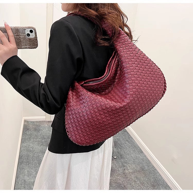 Fashion French Woven Leather Simple Atmospheric Crescent Underarm Shoulder Bags