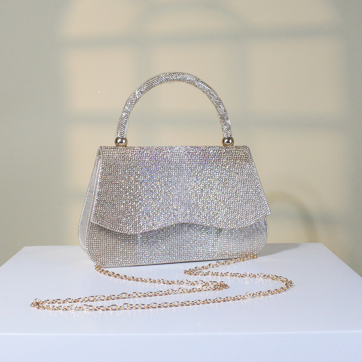 Women's Exquisite Elegant Dress Garment Flip Hand Holding Clutch Fashion Dinner Bag