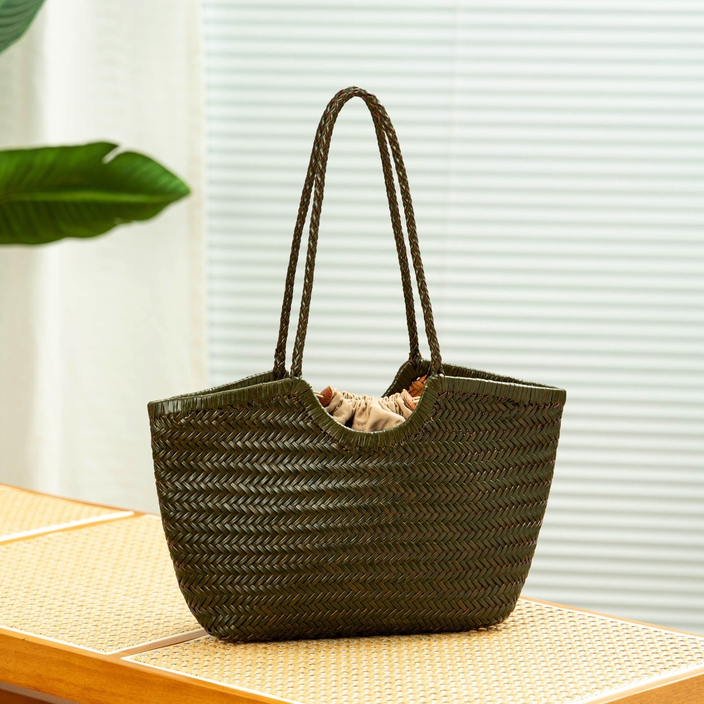 Women's Retro Woven Authentic Leather Weave Vegetable Women's Handbag