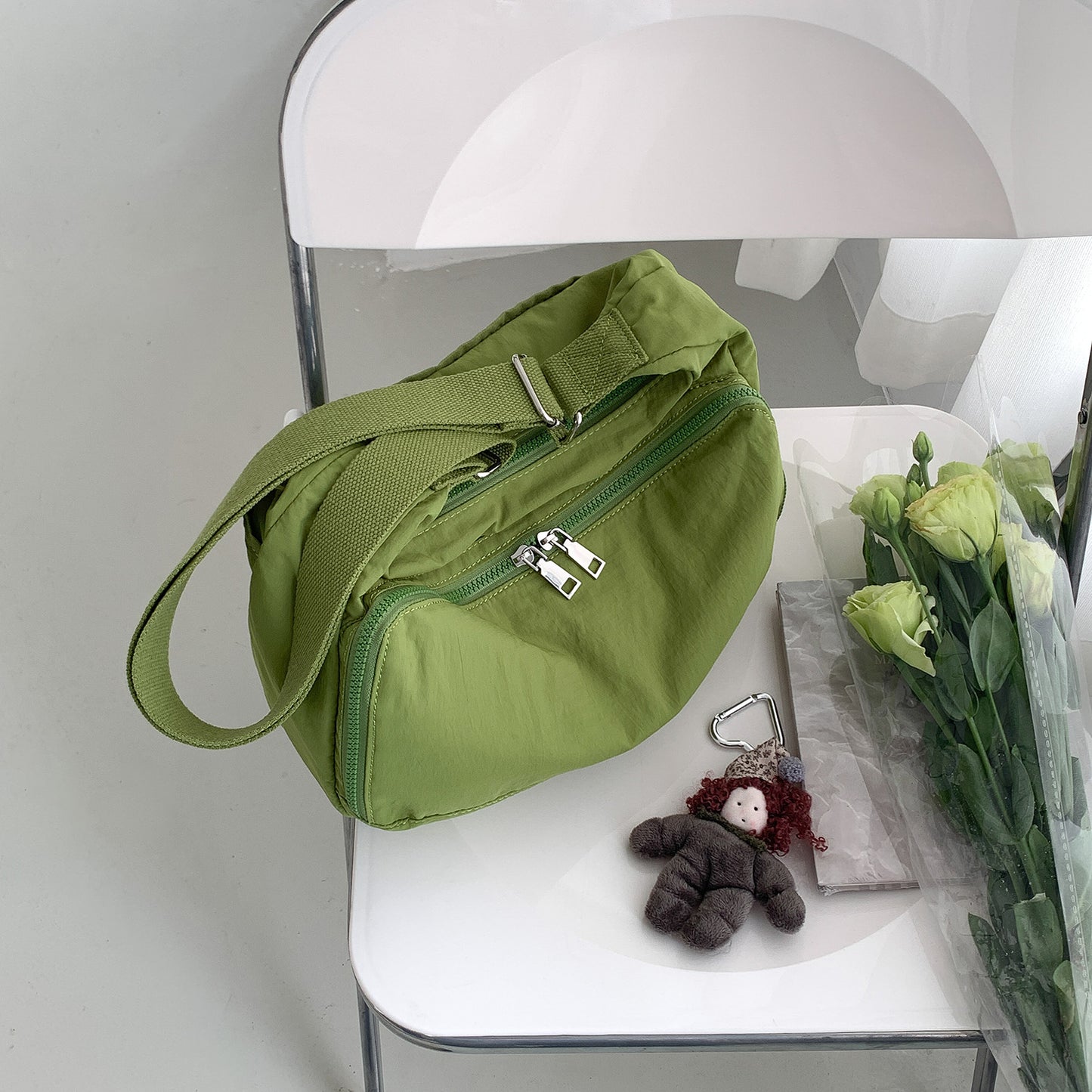 Niche Lightweight Nylon Pure Color Style Women's Messenger Bag