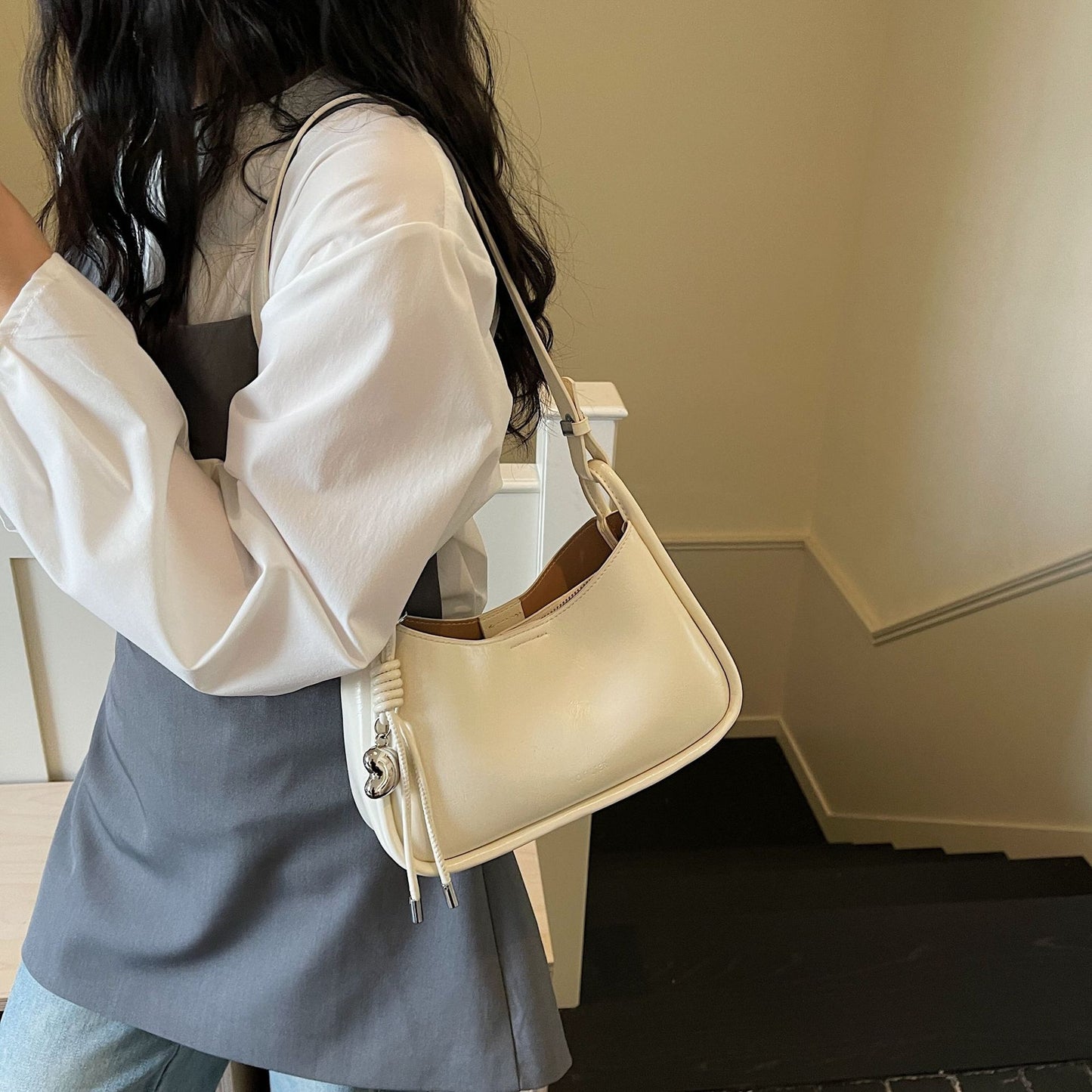 Women's Fashion Niche Super Popular Retro Exquisite Cross Bucket Bags