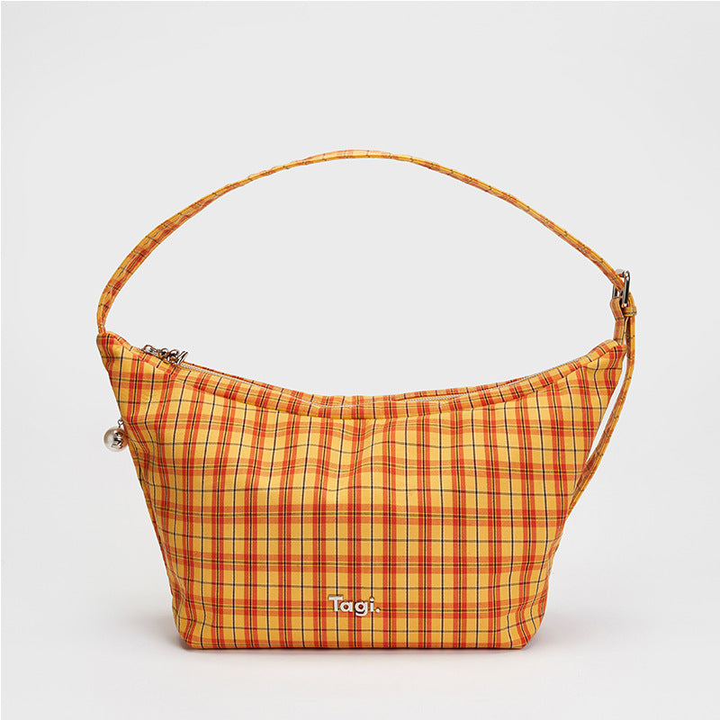 Women's Fashionable Retro Waterproof French Style Commuter Crescent Bags