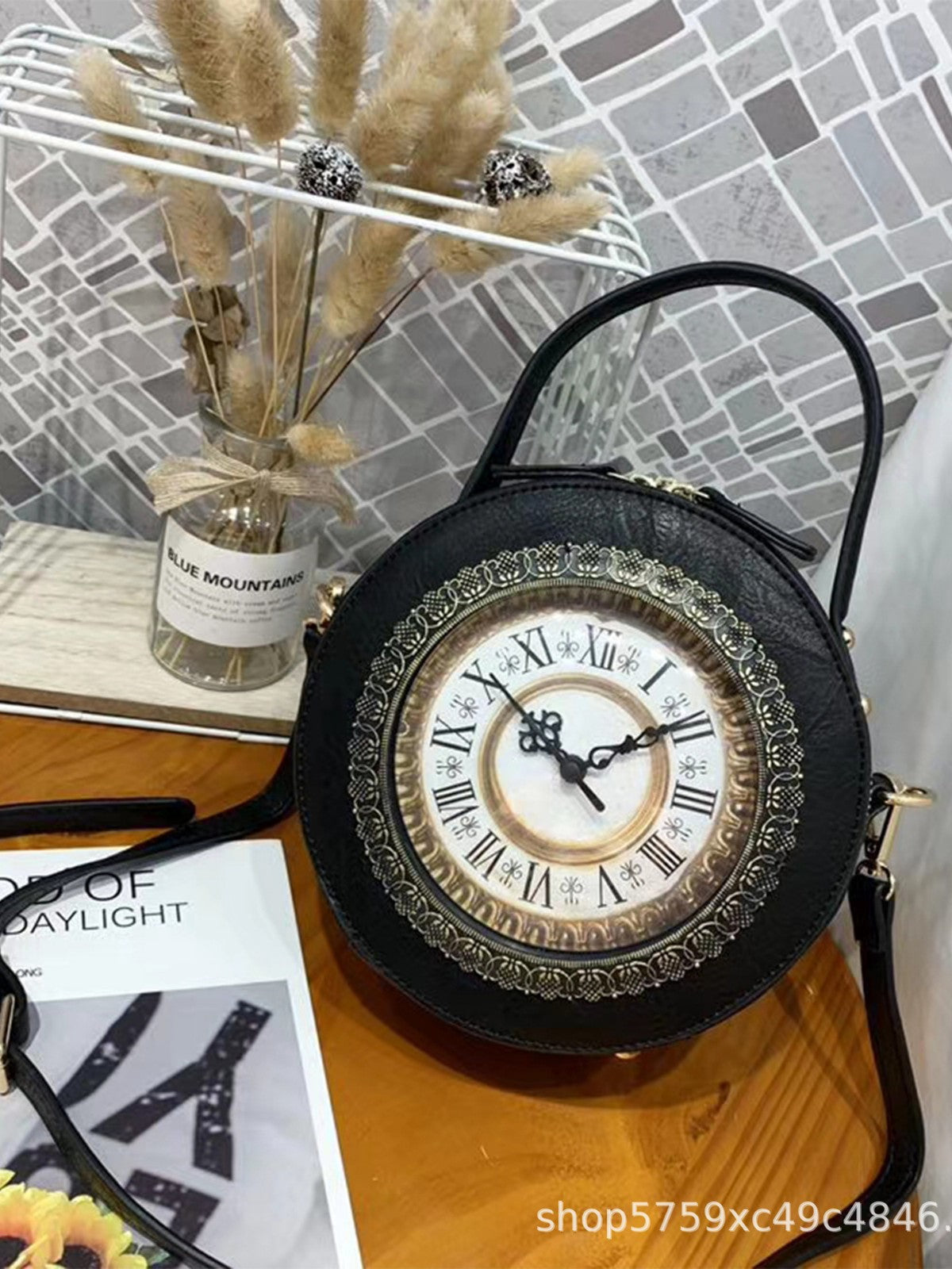 Unique Watch Creative Clock Shape Three-dimensional Portable Women's Messenger Bag