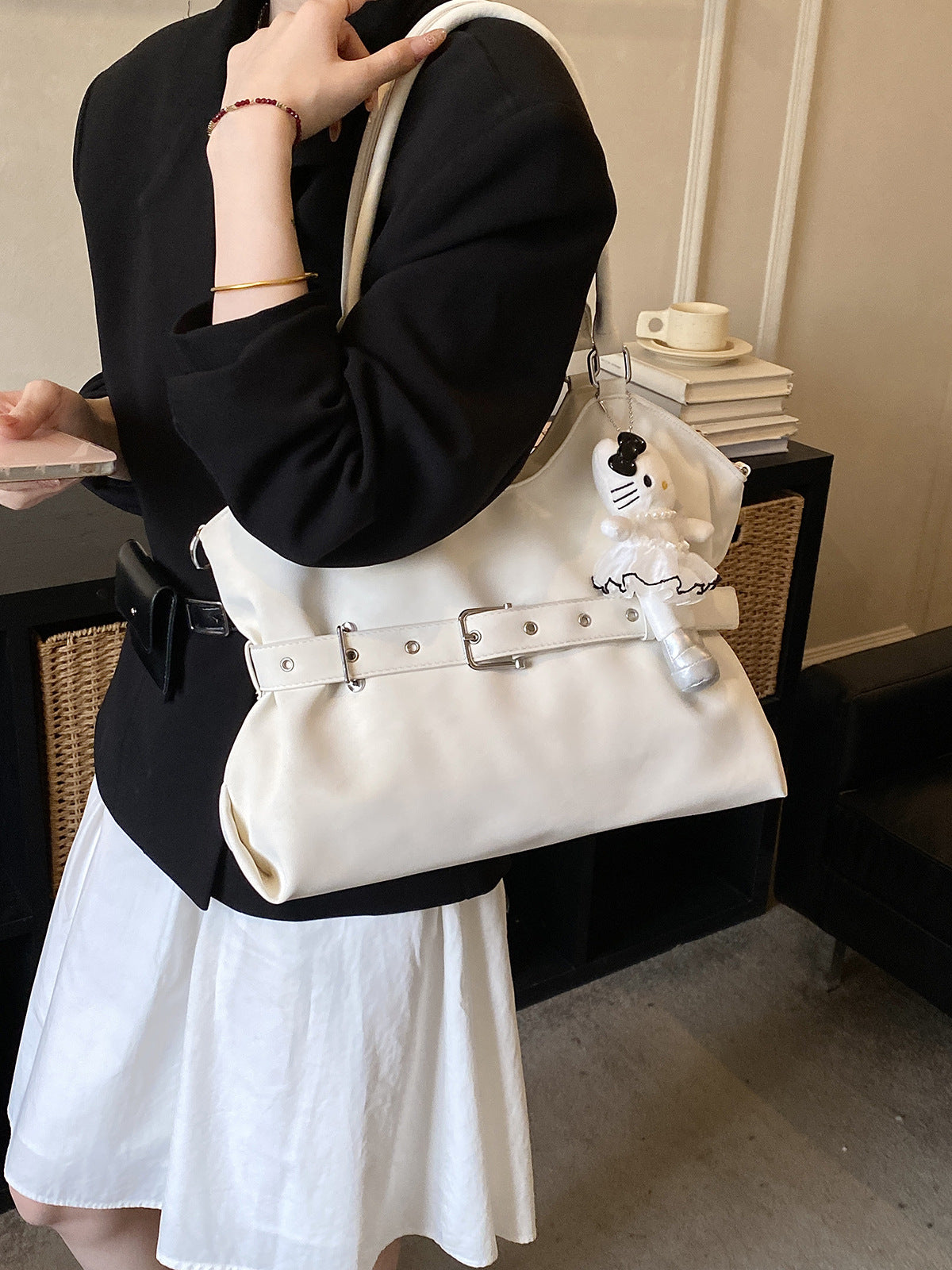 Women's Style Locomotive Large Capacity Fashionable Stylish Women's Shoulder Bag