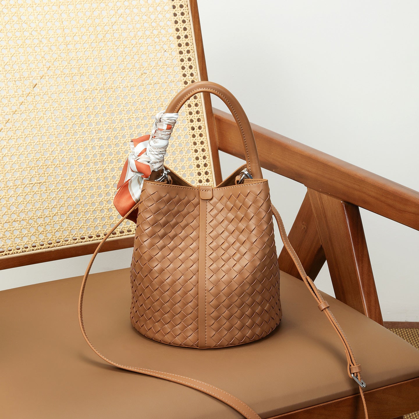 Women's Retro High-grade Authentic Weave Large Capacity Portable Vegetable Women's Leather Bag