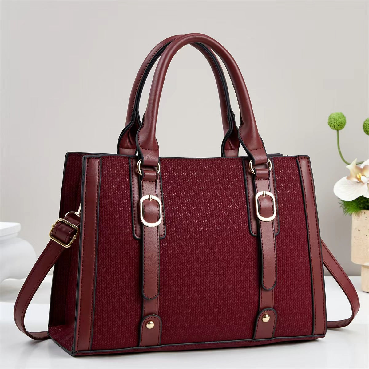 Women's Retro Fashion Leisure Commute Large Capacity Handbags