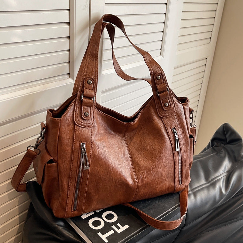 Women's Retro Fashion Rivet High-grade Large Capacity Portable Underarm Tote Bags