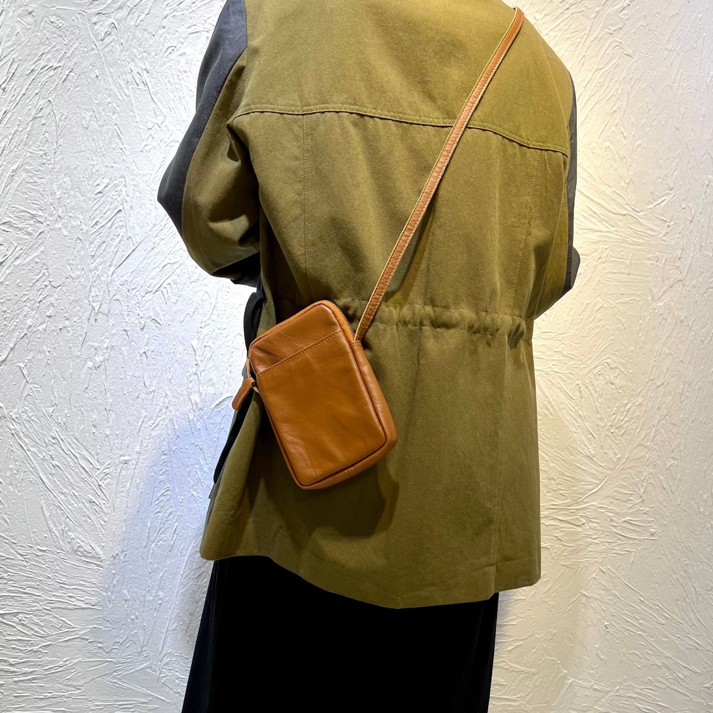 Women's Genuine Leather Handmade First Layer Cowhide Mobile Unisex Shoulder Bags