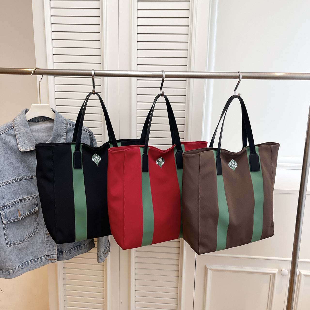 Style Oversized Contrast Color Striped Large Capacity Nylon Women's Shoulder Bag