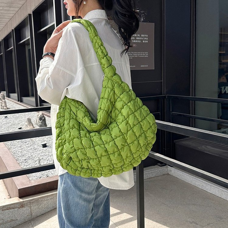 Women's Fashionable Pleated Cloud Portable Dumpling Large Capacity Down Cotton Women's Messenger Bag