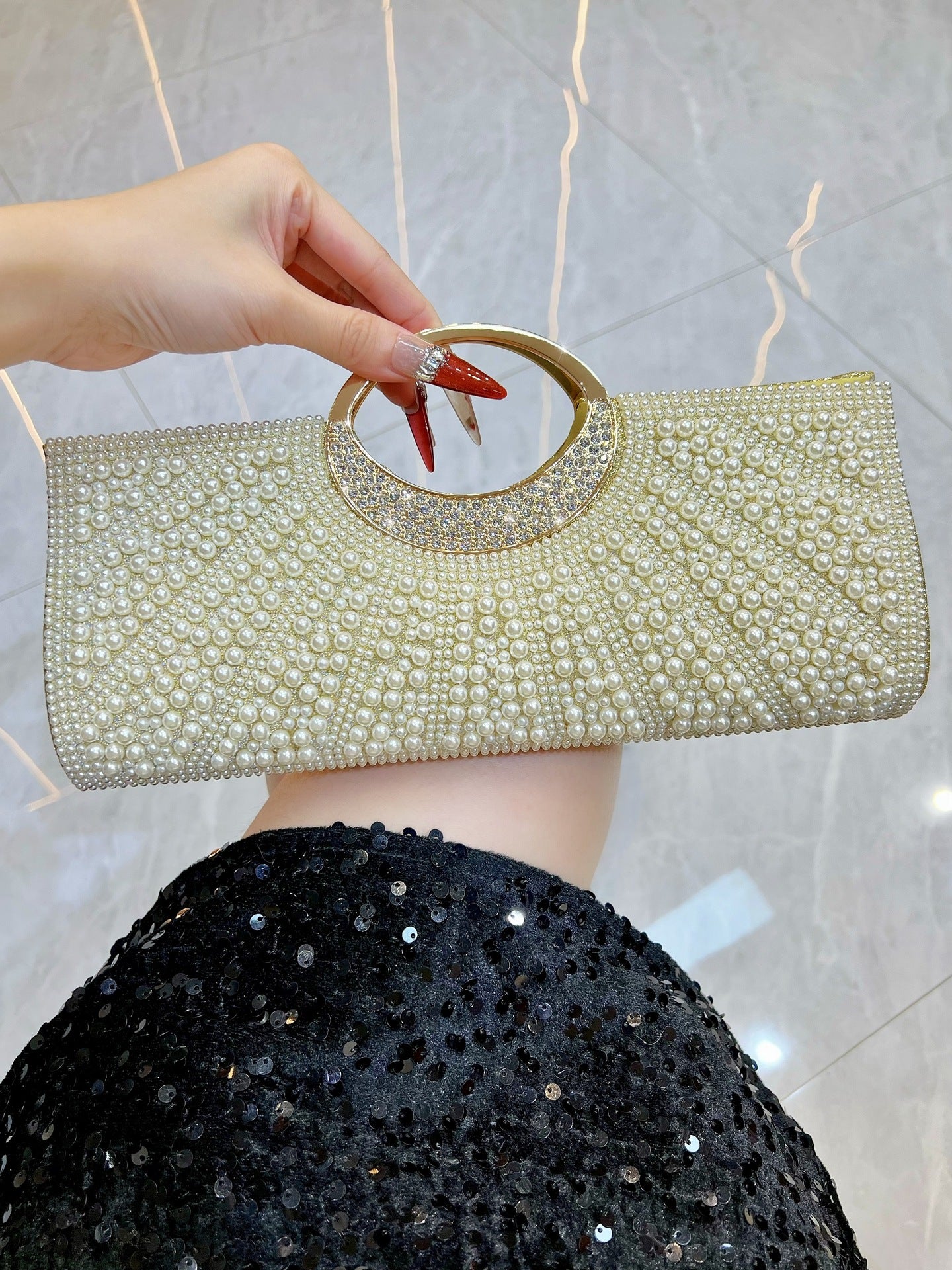 Elegant Shiny Diamond Hand High Sense Pearl Dinner Bag