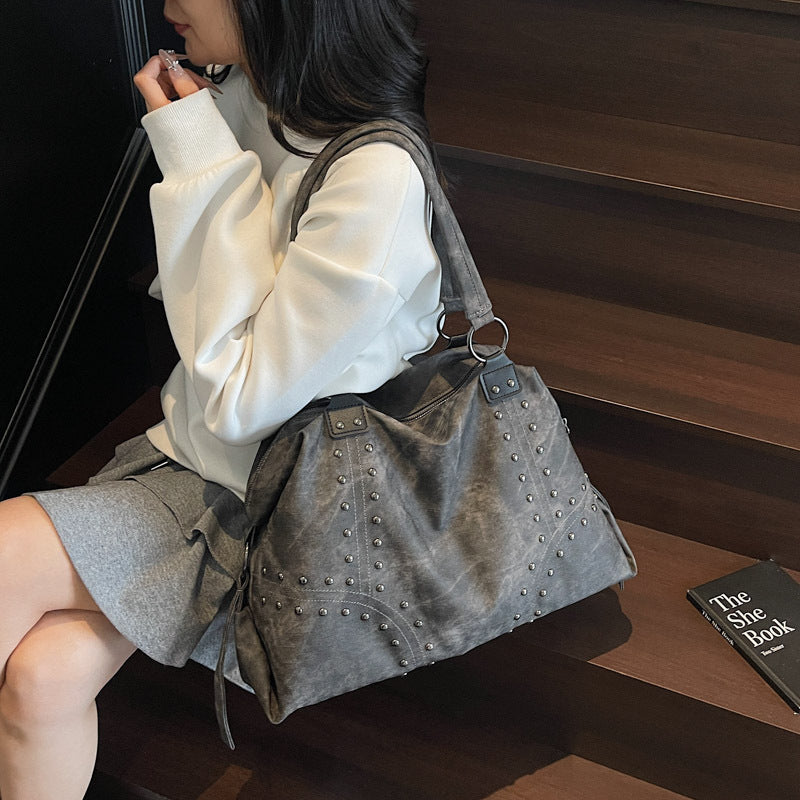Women's Retro Fashion Rivet Simple Large Capacity Women's Shoulder Bag