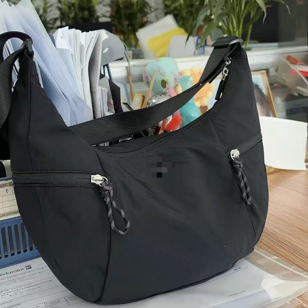 Dumpling Stylish Lightweight Commute Large Capacity Shoulder Bags