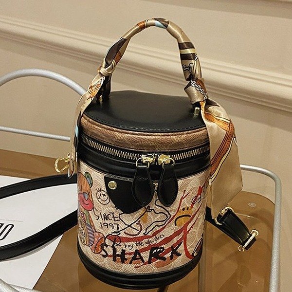 Women's Bear Iti Round Trendy Stylish Textured Women's Shoulder Bag