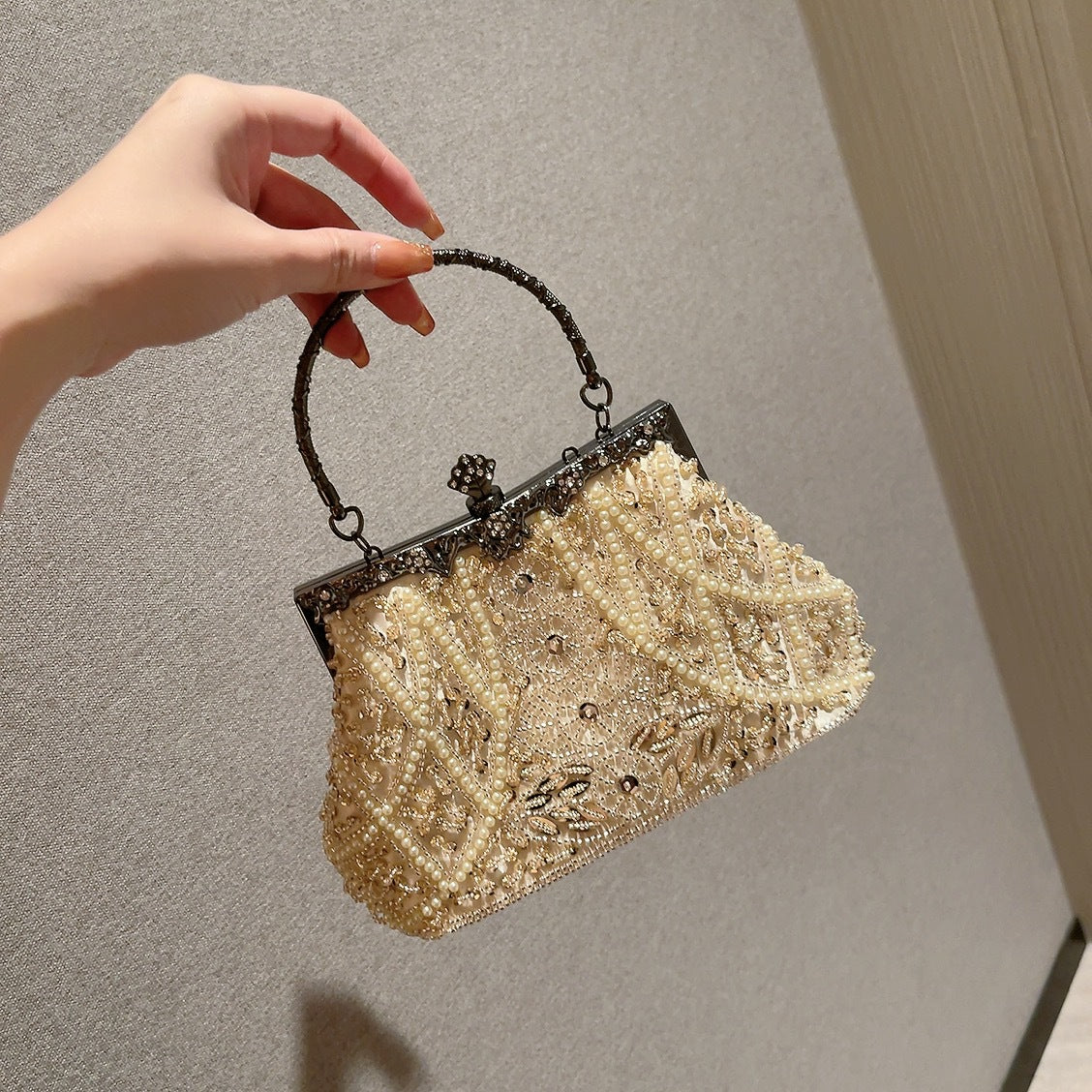 Women's Heavy Handmade Pearl Embroidery Clutch With Dress Fashionable Dinner Bag