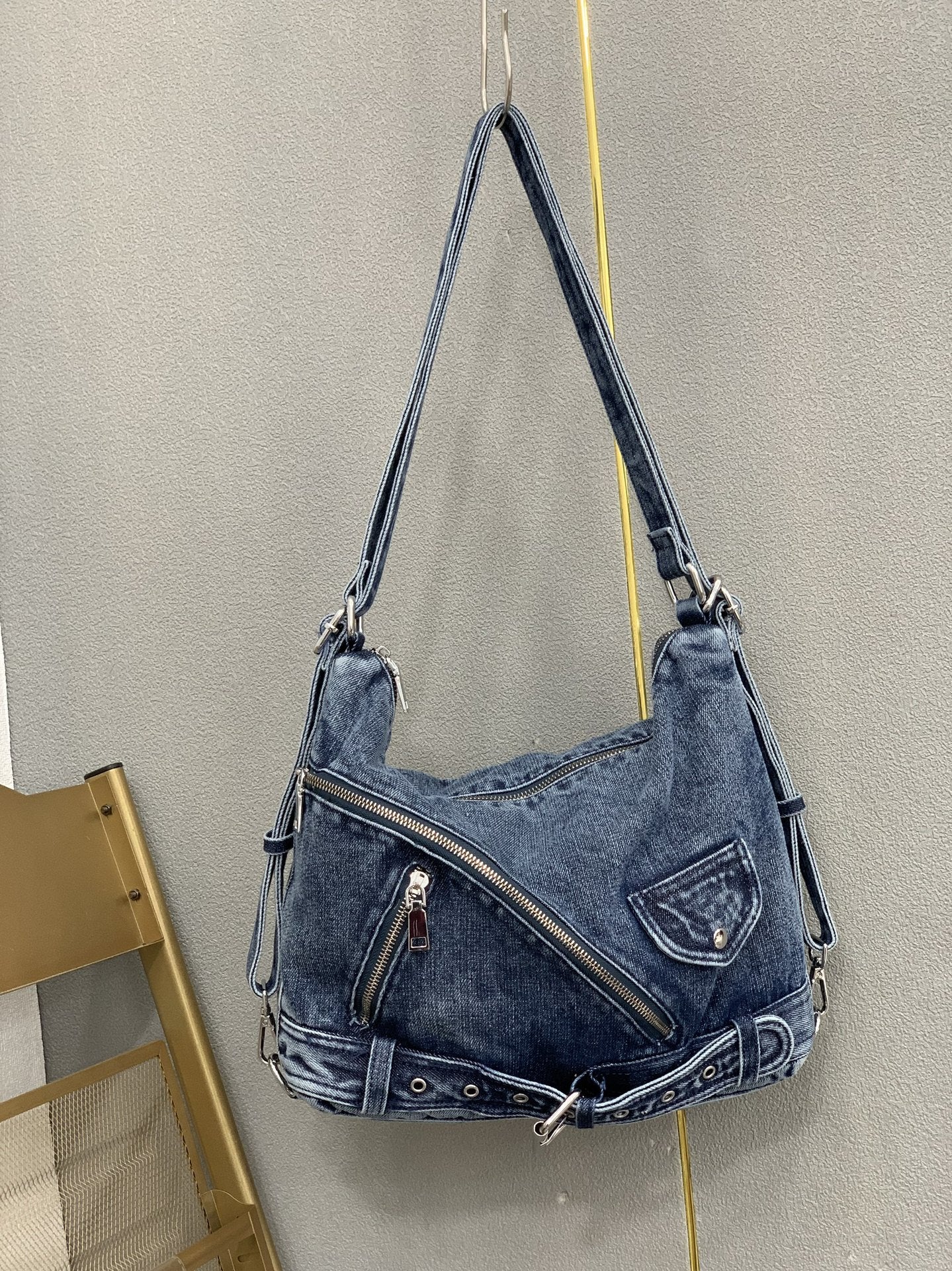 Women's Washed Denim Punk Rivet Retro Fashion Women's Shoulder Bag