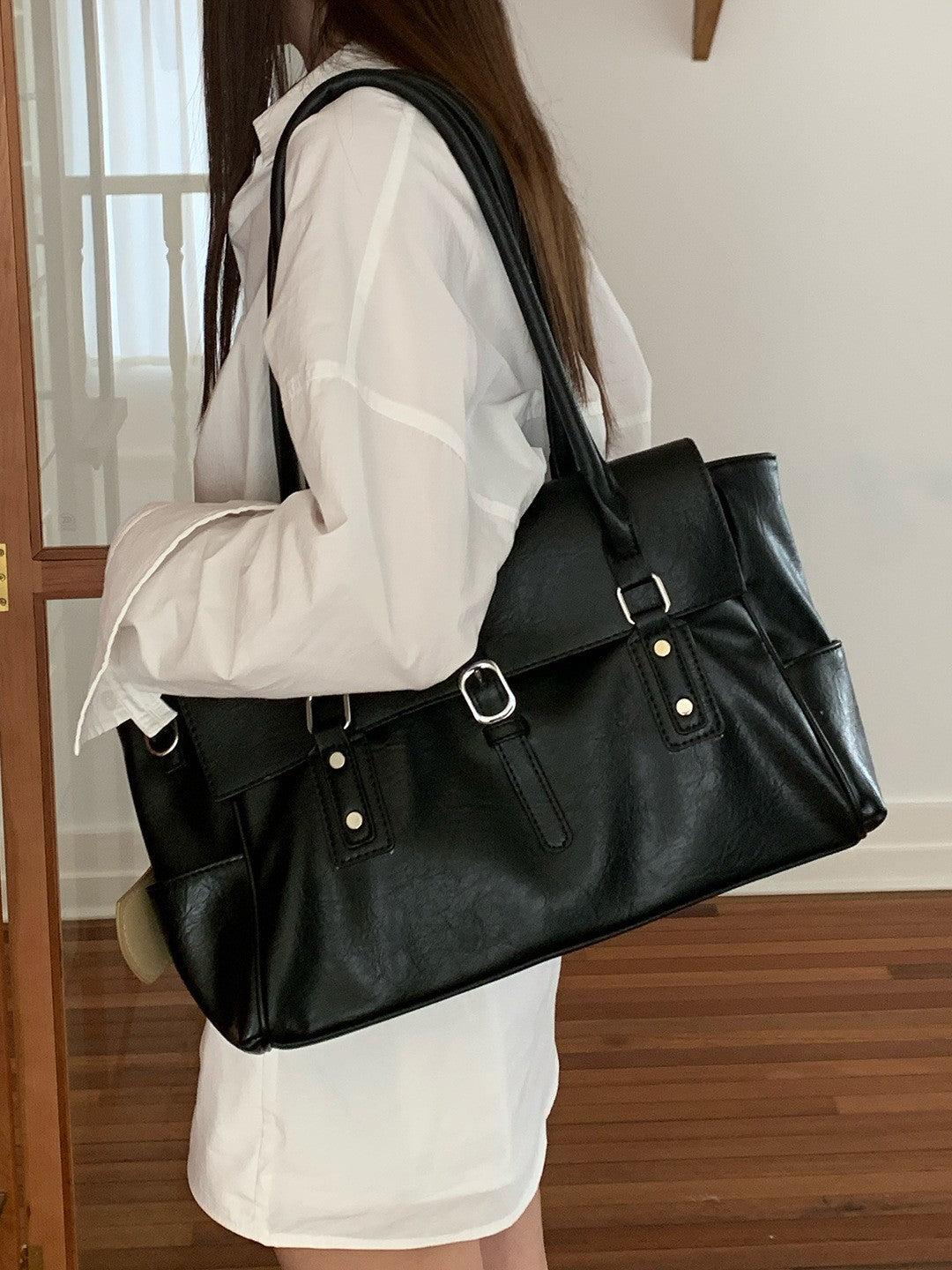 Women's Style Retro Portable Large Capacity Advanced Texture Urban Bags