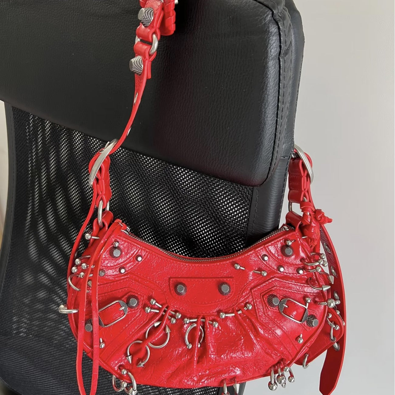 Perforated Light Luxury Selenodont Texture French Style Underarm Women's Messenger Bag