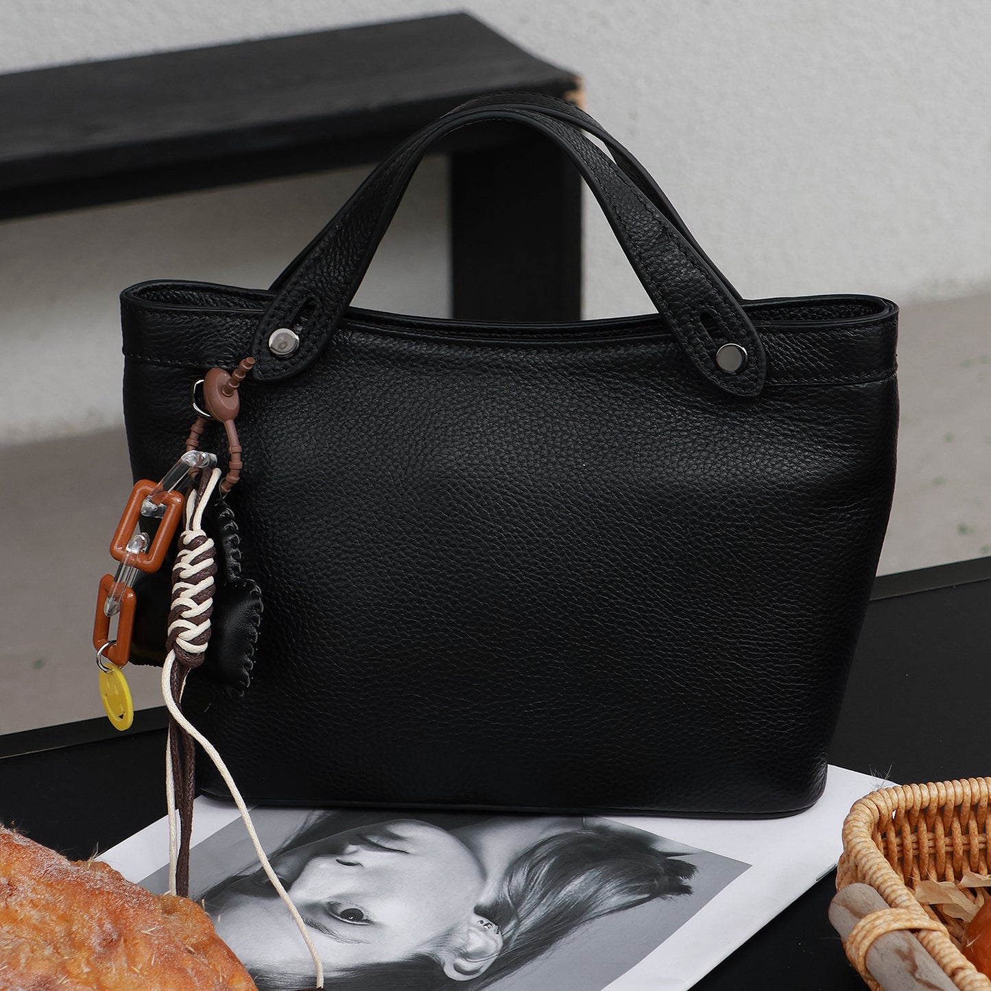 Women's Genuine Leather Mobile Niche Exquisite Lightweight Women's Messenger Bag