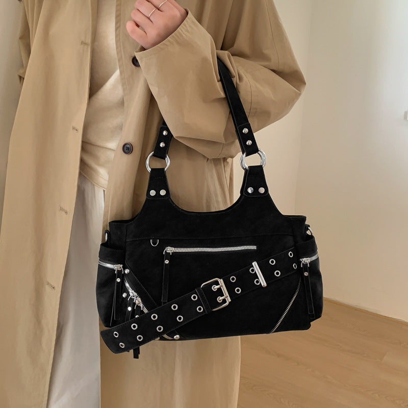 Winter High-grade Hot Motorcycle Underarm Large Capacity Rivet Women's Messenger Bag