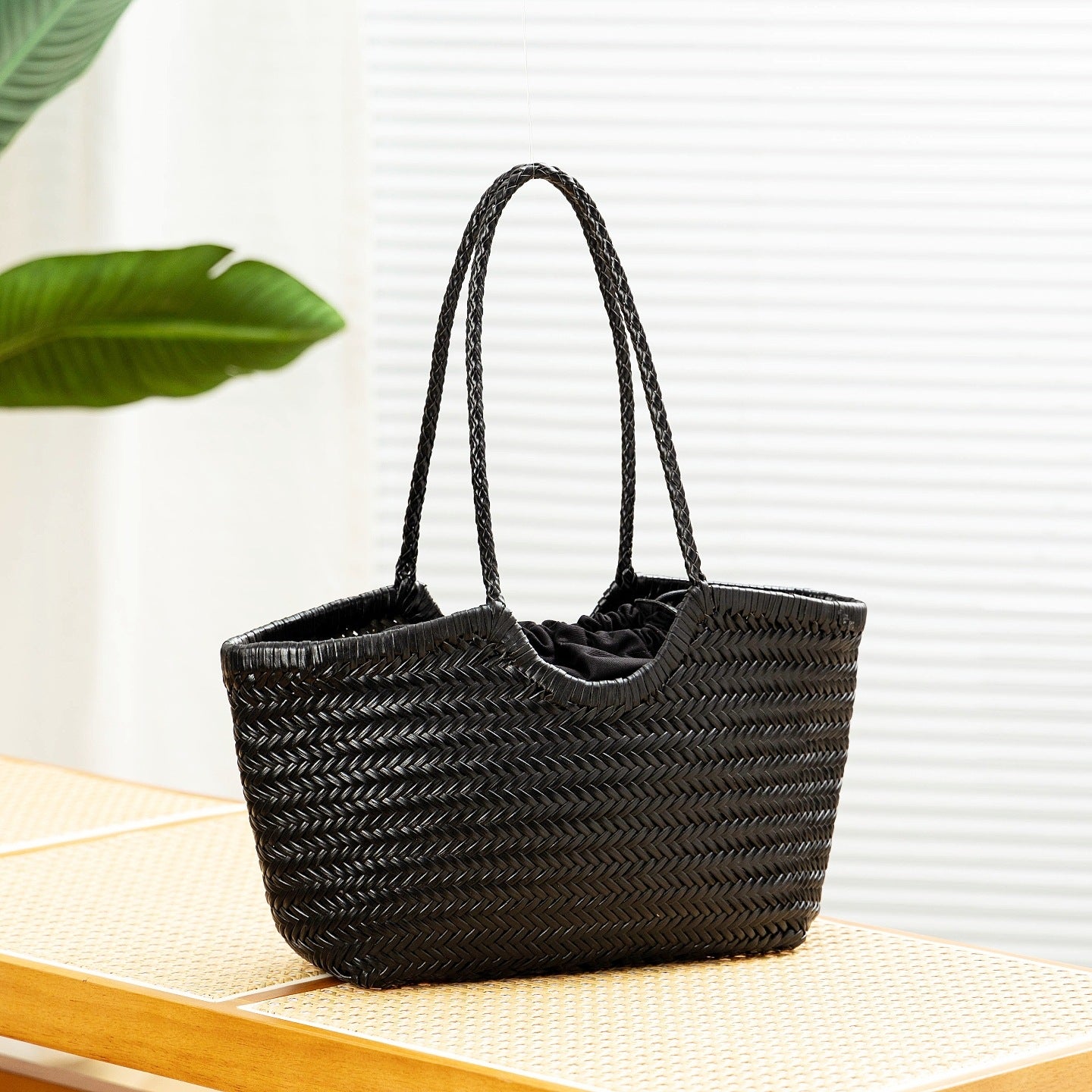 Women's Retro Woven Authentic Leather Weave Vegetable Women's Handbag