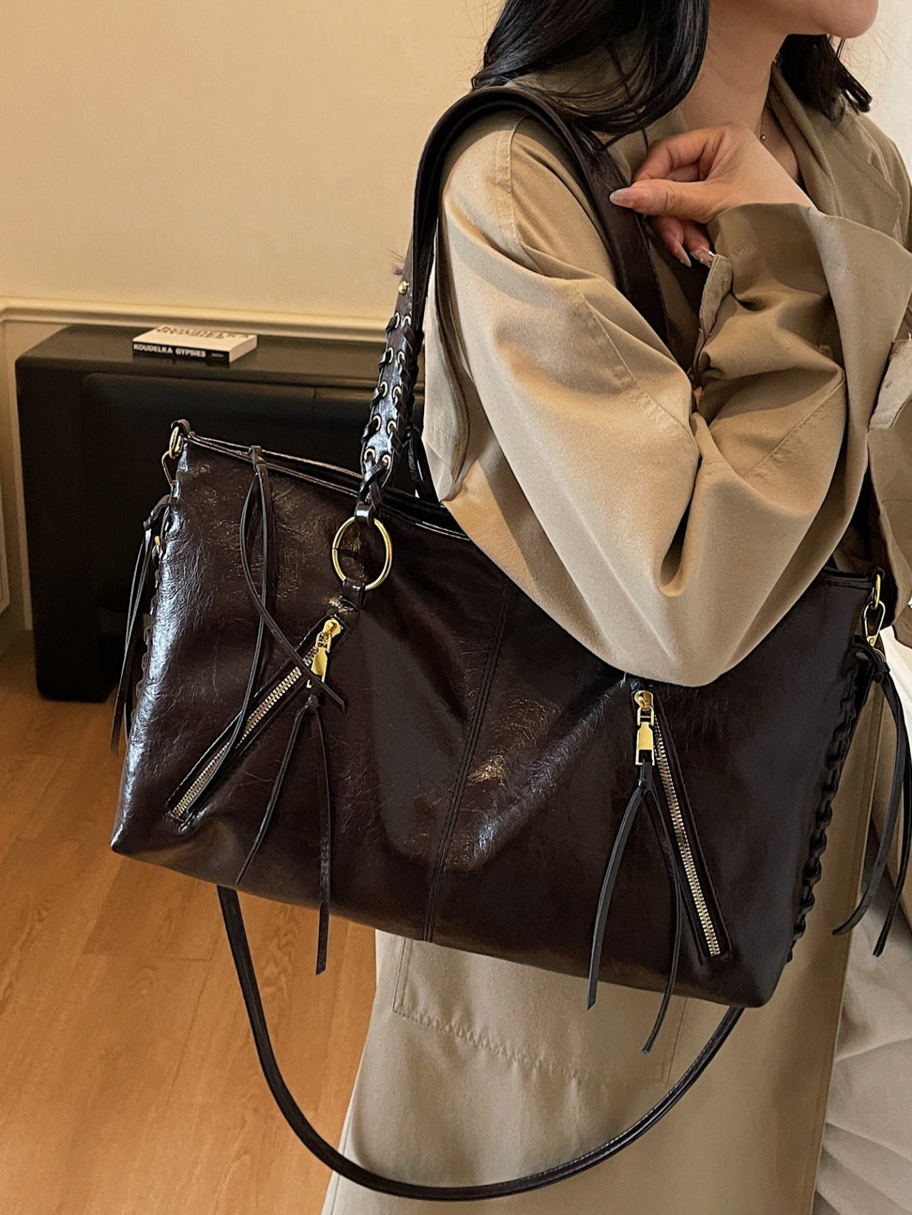 Women's Large Capacity Totes Retro Simple High-grade Affordable Luxury Fashion Women's Shoulder Bag