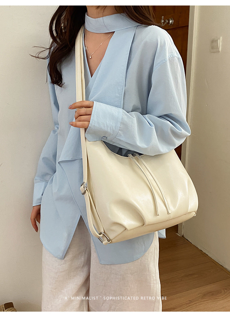 Women's Simple Retro Style Female Fashion Commuter Shoulder Bags