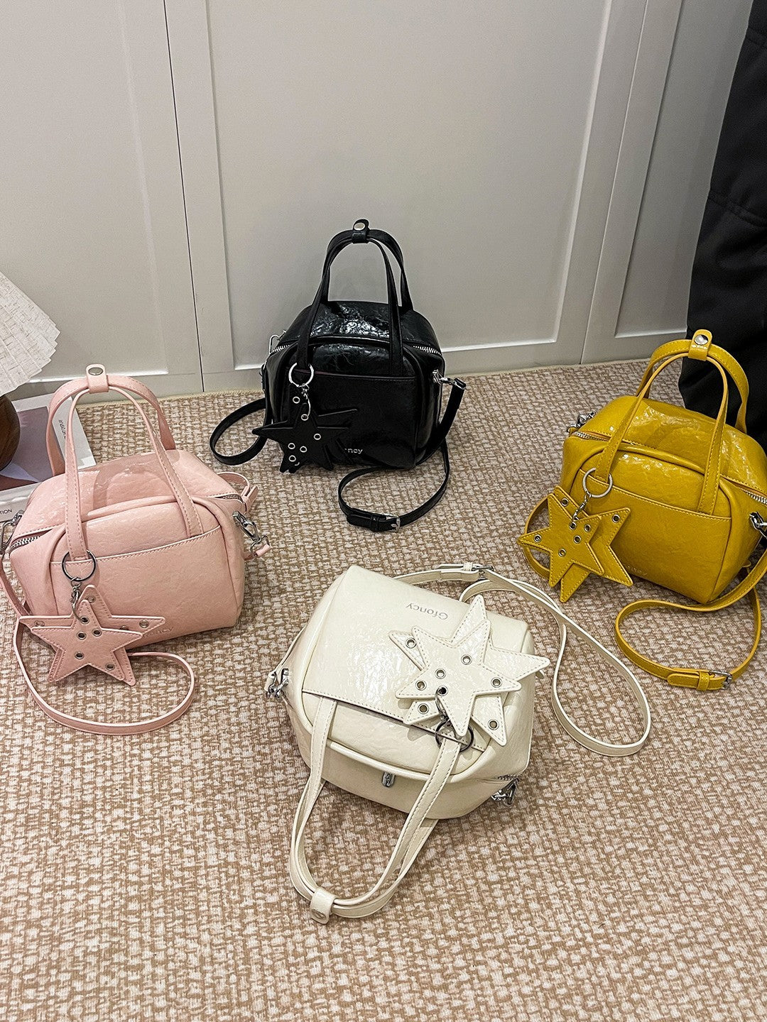 Retro Shell Boston One Female Textured Shoulder Bags