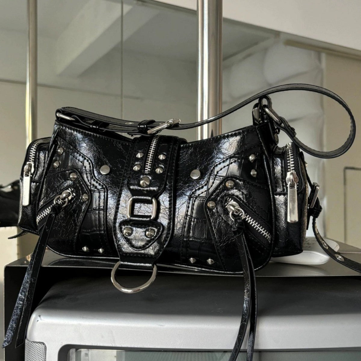 Niche High-grade Fashion Motorcycle Female Hot Style Commuter Women's Messenger Bag