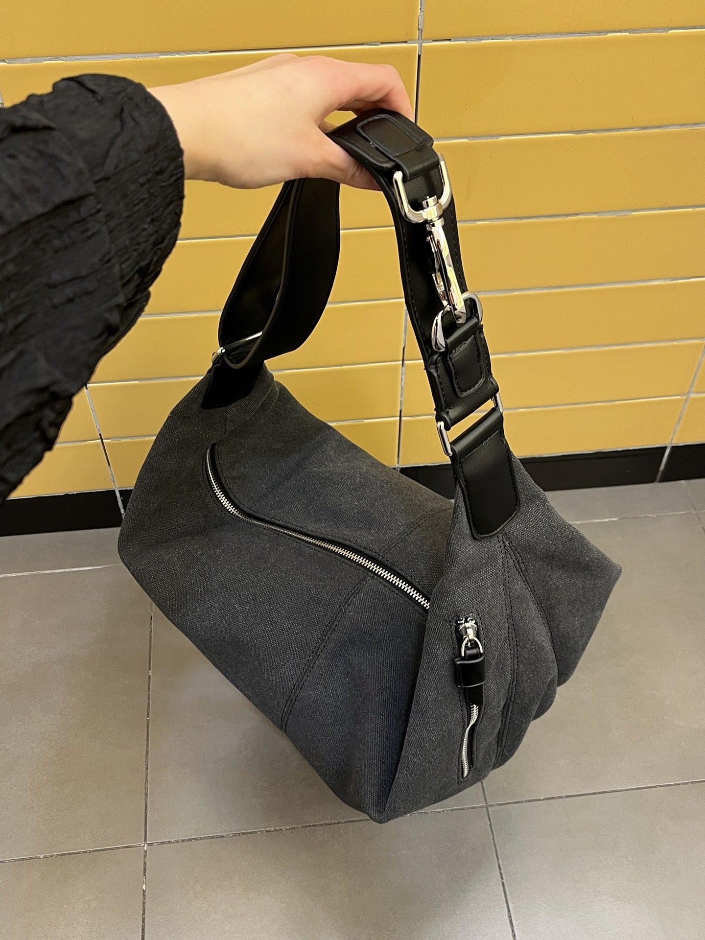 Women's Ge Large Capacity Retro Commuter Croissant Rocket Bags
