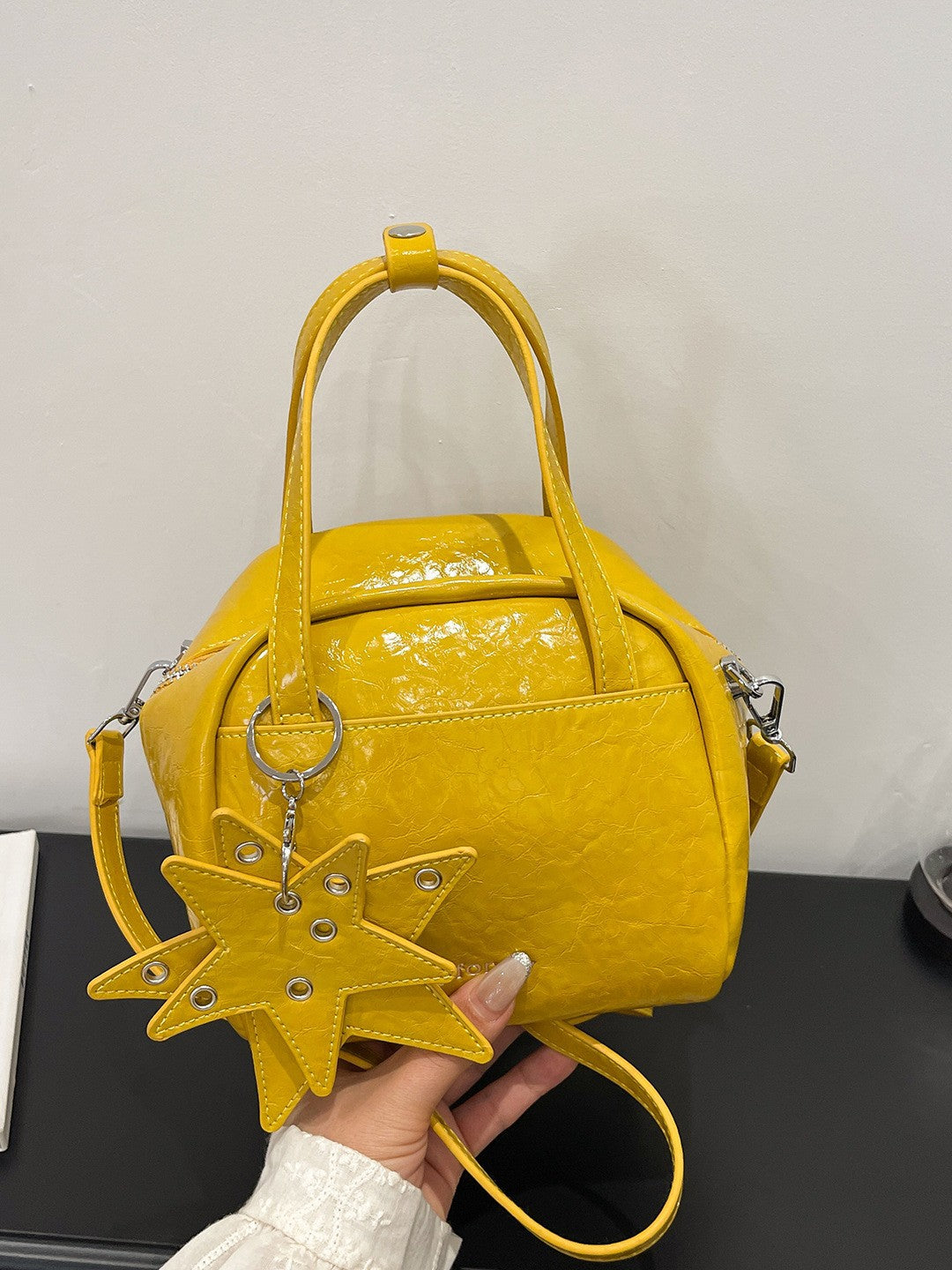 Retro Shell Boston One Female Textured Shoulder Bags