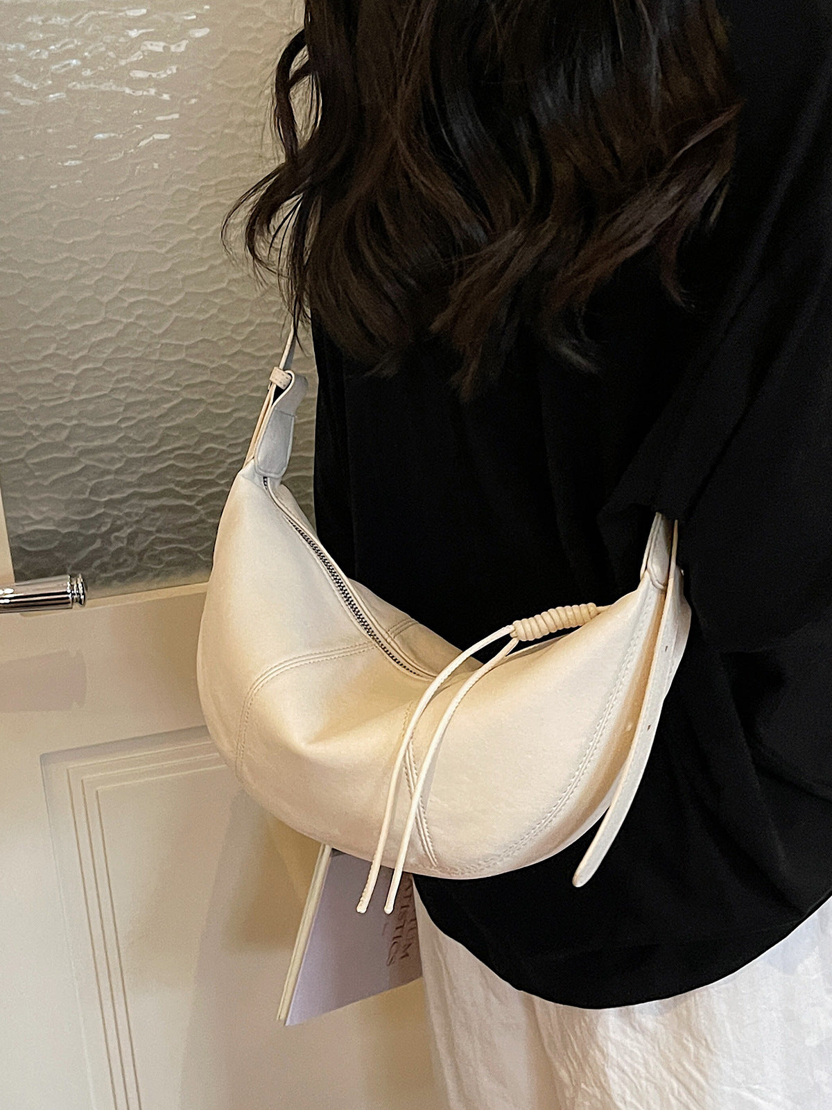 Fashion Best-selling Niche Croissant Commuter Underarm Women's Messenger Bag