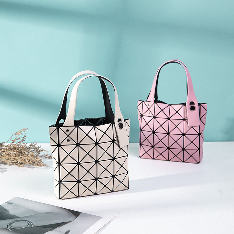 Women's Simple Rhombus Stitching Geometric Folding Commuter Chain Handbags