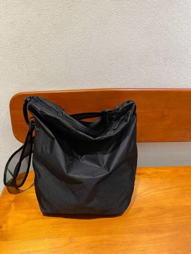 Nylon Unisex Lightweight Single Waterproof Leisure Travel Bags