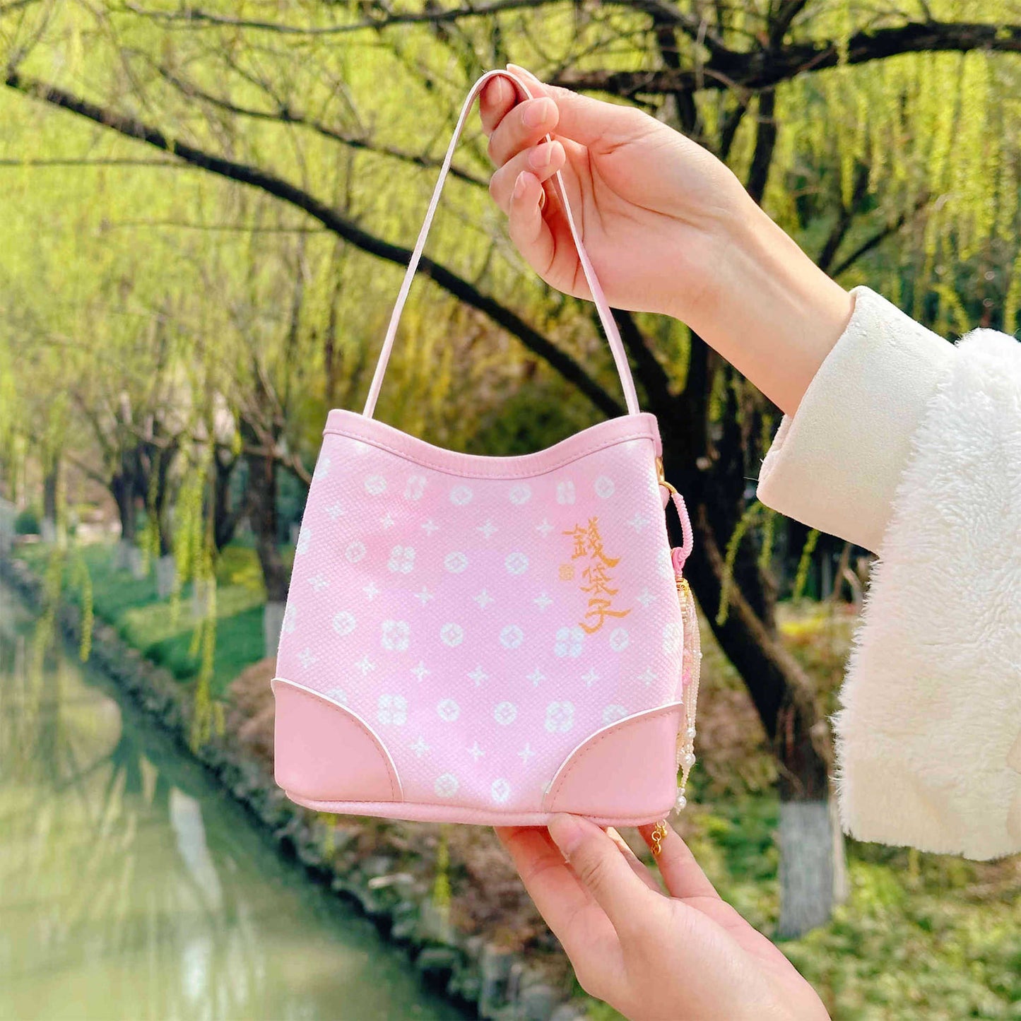 Trouble March Limited Cherry Blossom Powder Rich Flower Portable Lady Small Square Bags