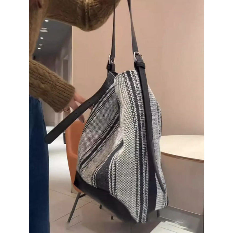 Women's Fashionable Niche High-grade Large Capacity Portable Women's Shoulder Bag