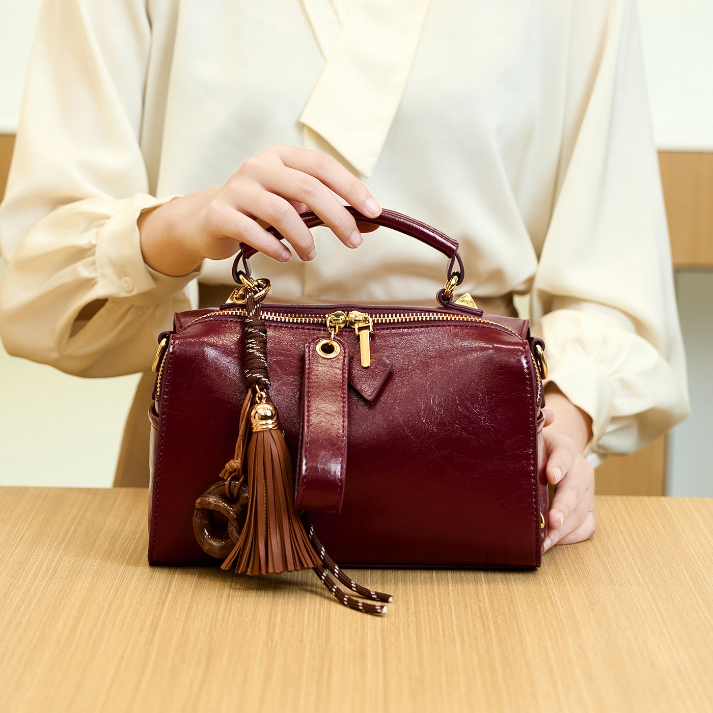 Women's Retro Textured Pillow Oil Wax Leather Small Square Bag