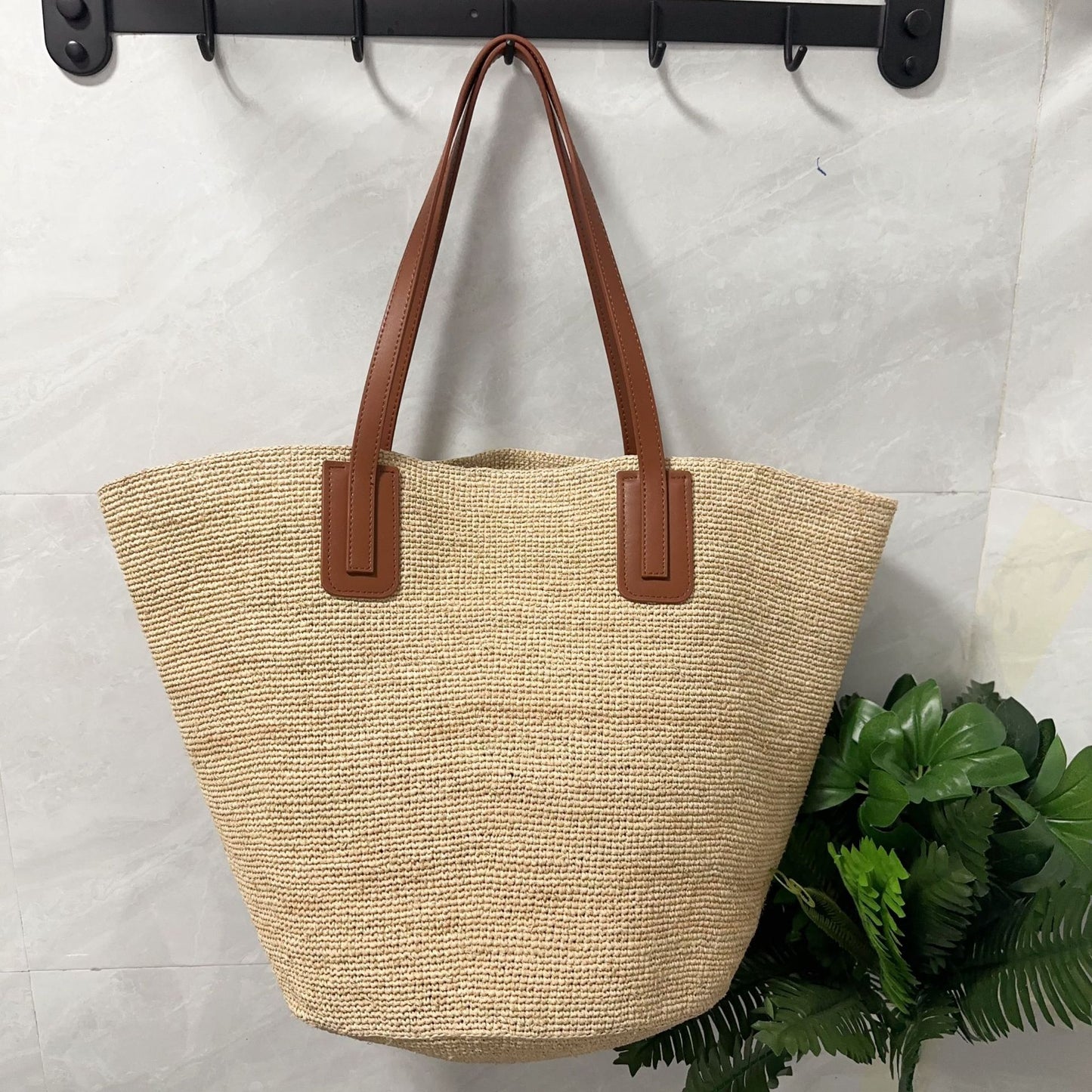 Women's Leather Strap Raffia Woven Seaside Holiday Women's Shoulder Bag