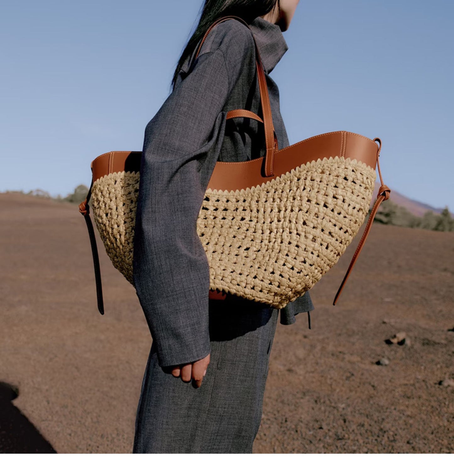 Women's Retro Artistic Fashion Large Capacity Straw Woven Handbags