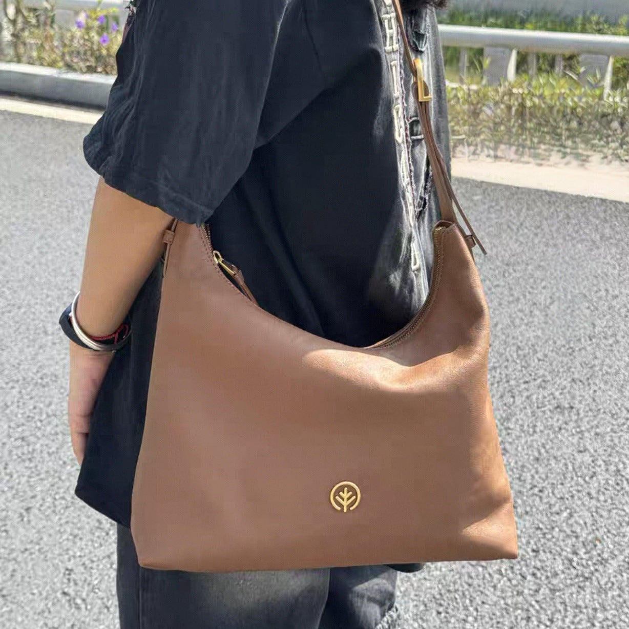 Covered Tree Figure South Layer Vegetable Tanning Leather Commuter Underarm Women's Shoulder Bag
