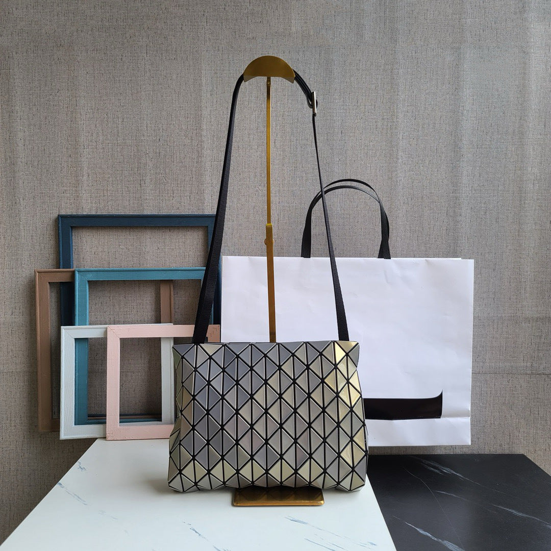 Women's Rhombic Vertical Honeycomb Fashion Metal Diamond Bags