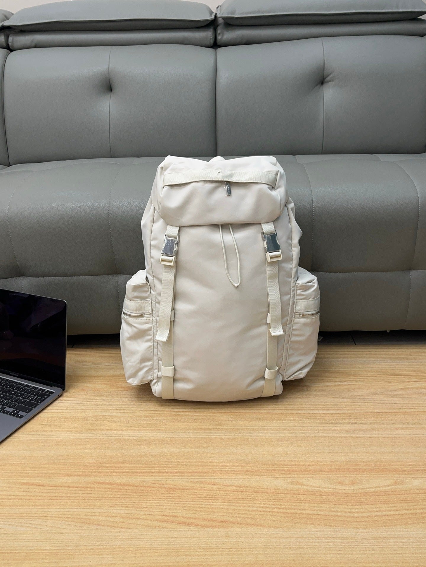 Beautiful High Quality Large Capacity Computer Leisure Backpack