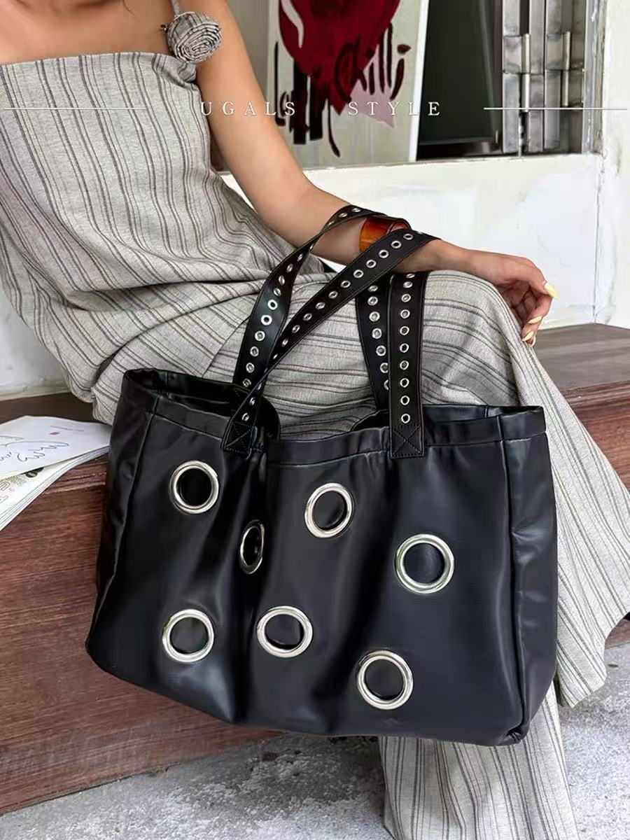 Temperament Wild Rivet Large Capacity Shopping Women's Shoulder Bag