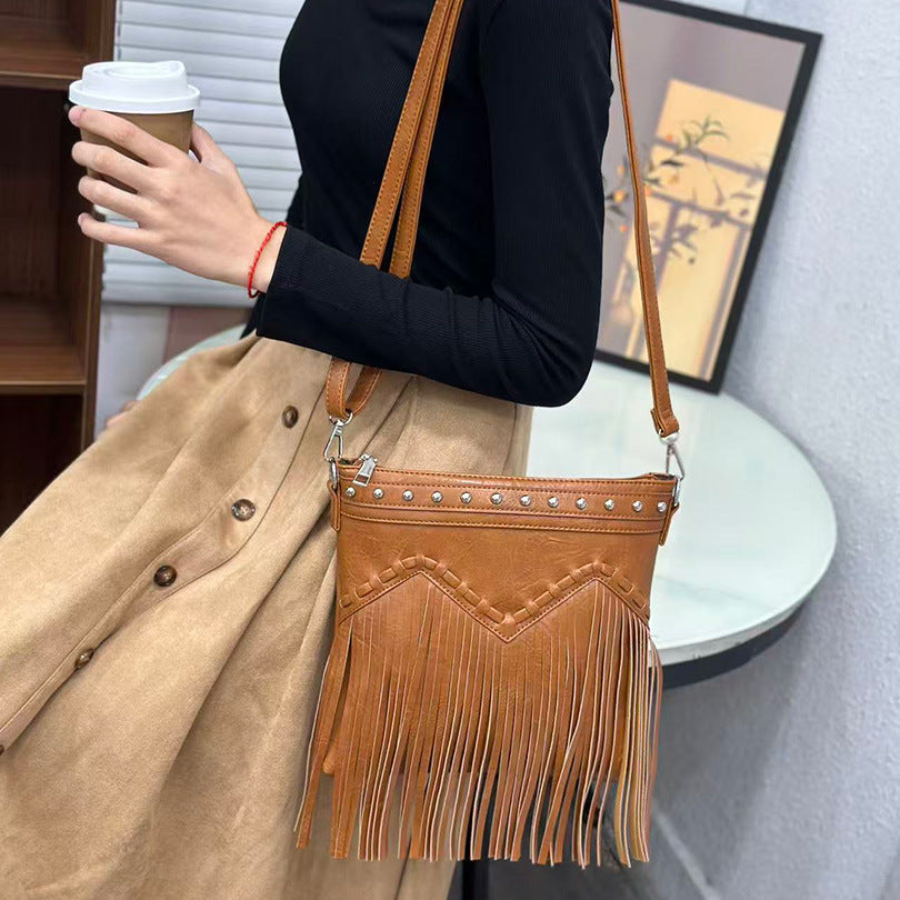 Pretty Women's Fashion Rivet Tassel Trend Women's Messenger Bag