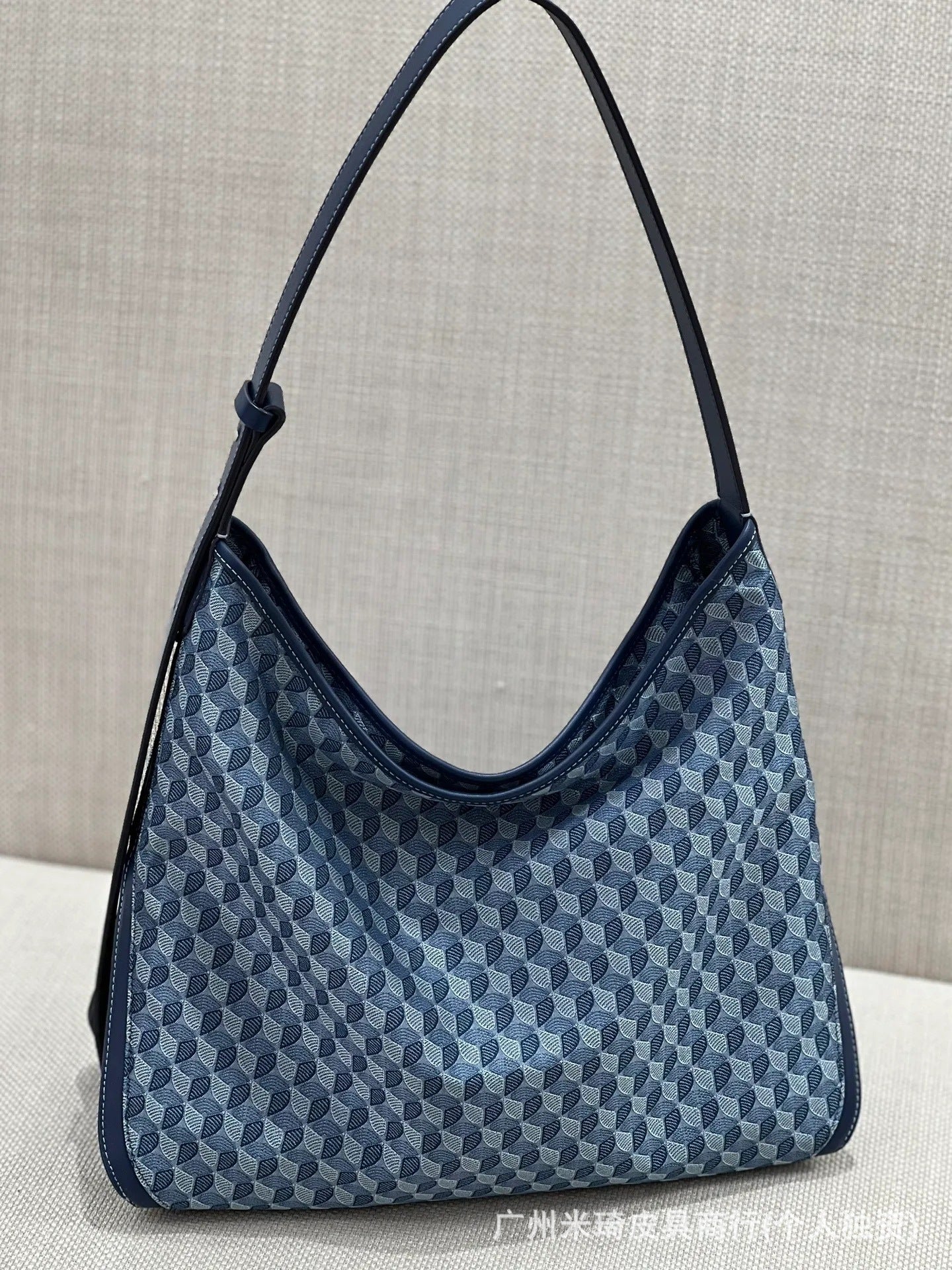 Women's Dong Lucky Tip Monogram Underarm Women's Messenger Bag