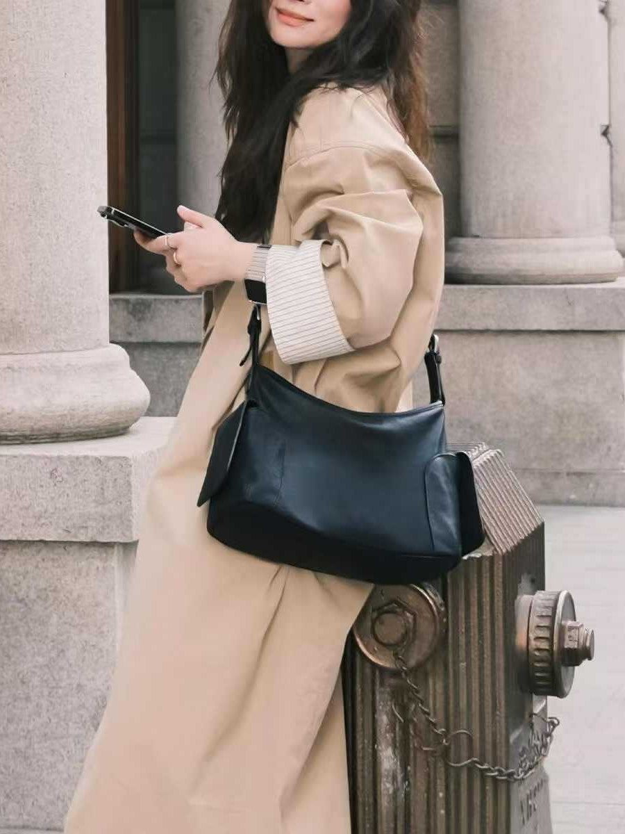 Retro Large Capacity Female Niche Commuter Women's Messenger Bag